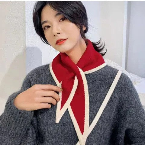 Selene Triangular Binder Scarf